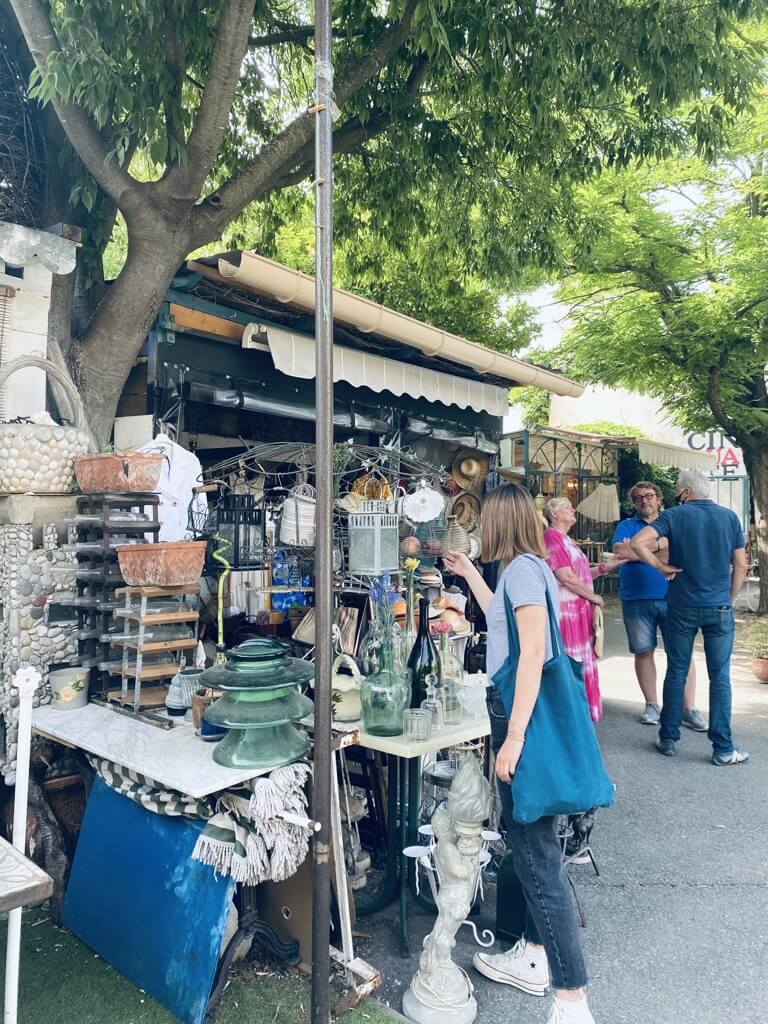 Marché des antiquaires sur les canaux